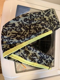 Victoria’s Secret Women’s Leggings Size Medium Cheetah Leopard Green Striped