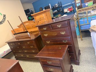 Dresser set