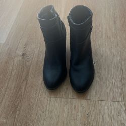 Women's Boots Size 6