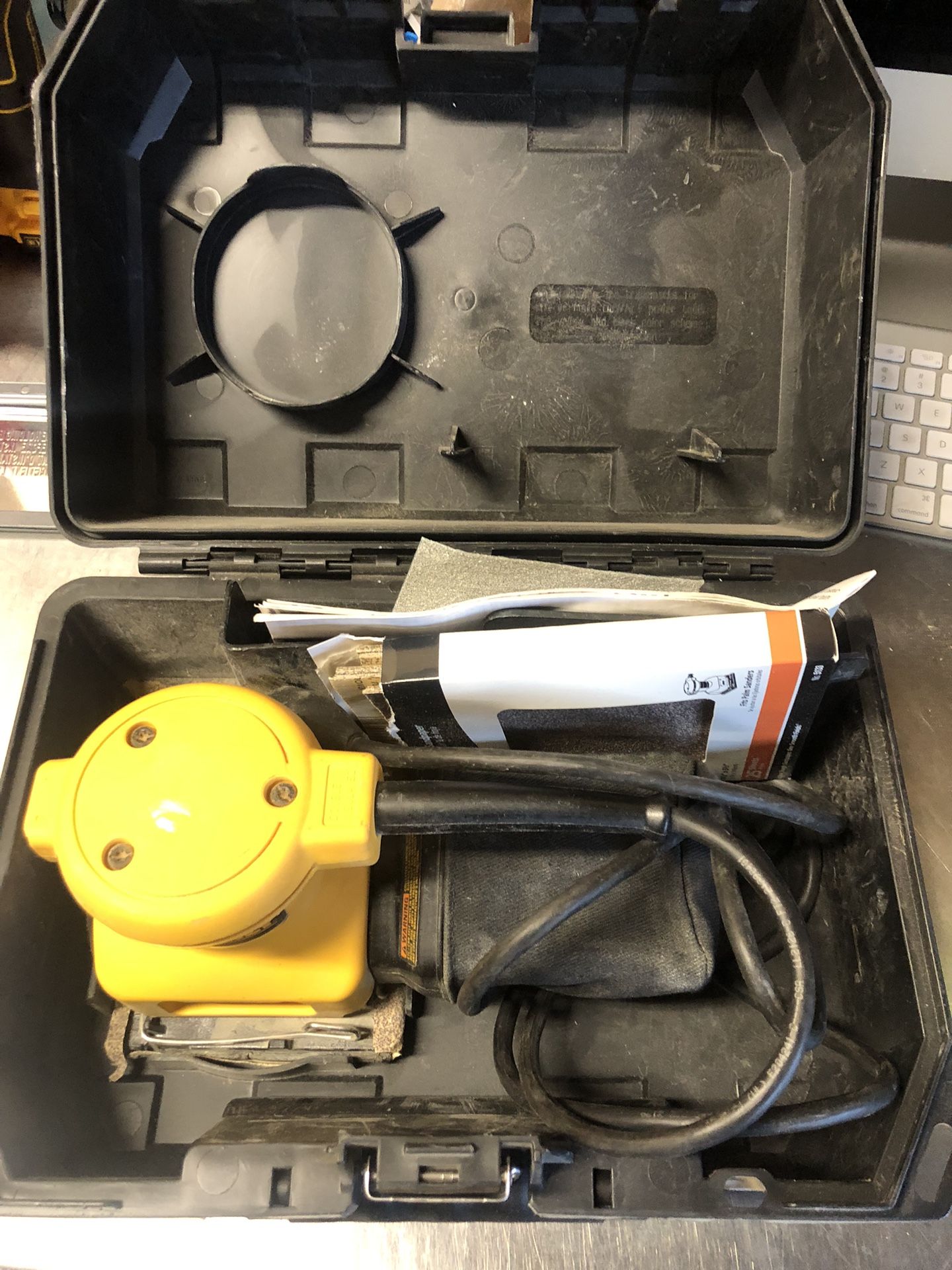 Desalt Corded Sander