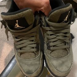 Jordan 4’s olive