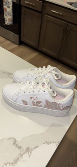 FILA Panache Embroidery women’s size 6
