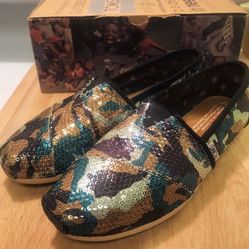 TOMS Shoes Flats  -  New In Box 