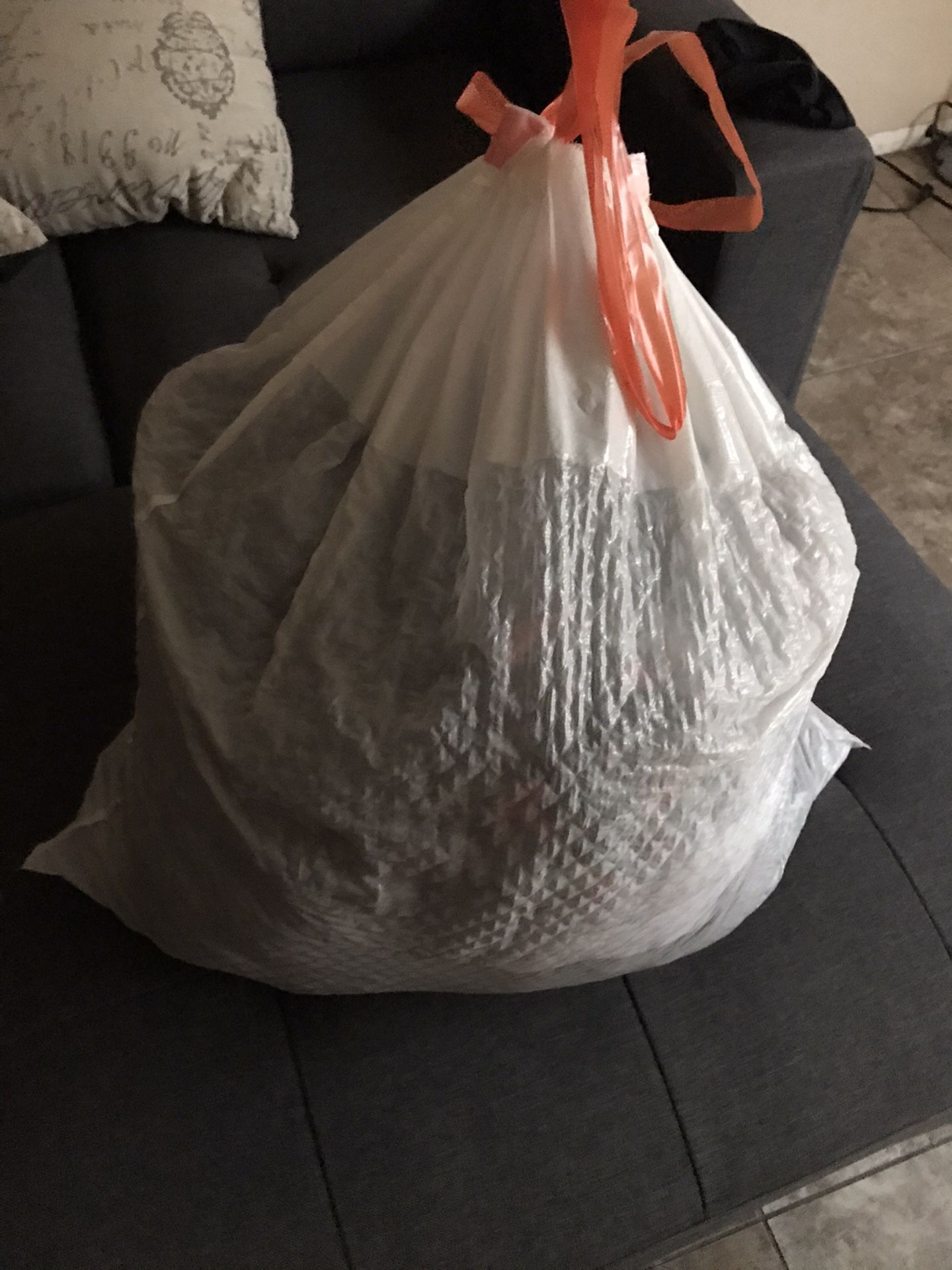 SMALL BAG OF WOMENS CLOTHES