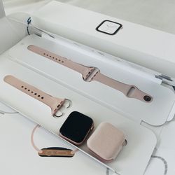 Gold Apple Watch Series 4 w/GPS 40mm in box with accessories