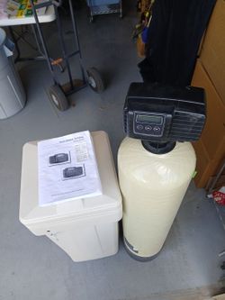 Fleck 5600SXT water softener w/bypass valve and brine tank etc