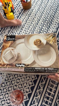 Gibson Tuxedo Gold 20-Piece Dinnerware Set