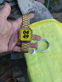 $250! Nike edition 64GB Iwatch Apple watch big Face 45mm come with brand new charger. Watch is like new used but works IOS 26