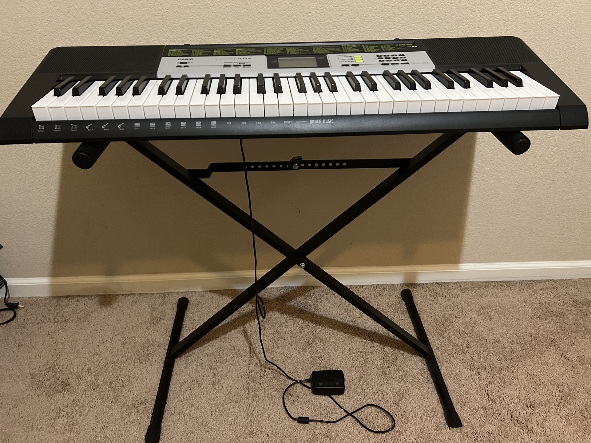 Casio LK-135 Keyboard with Stand