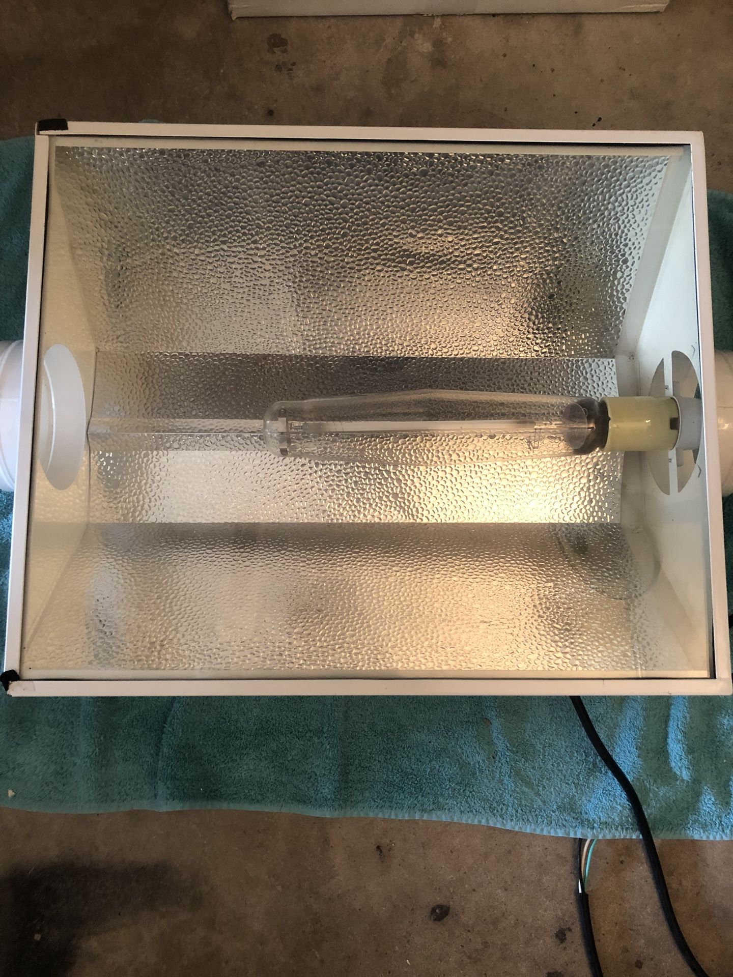 Reflector Hood w/ 1000w HPS lamp