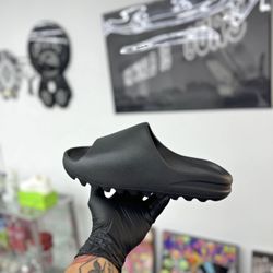 Yeezy Slides Size 9,10,11