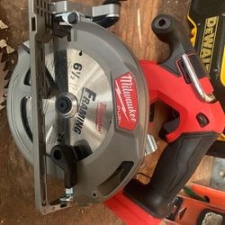 Milwaukee Circular Saw 