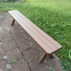 Nice Wood paint bench in very good condition and  the bench is 70 inch long x
