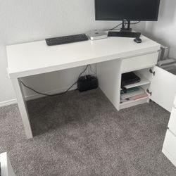 Computer desk