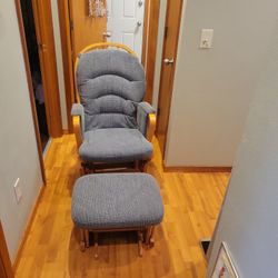 Baby Rocker With Ottoman 