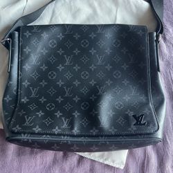 Louis Vuitton Messenger Bag