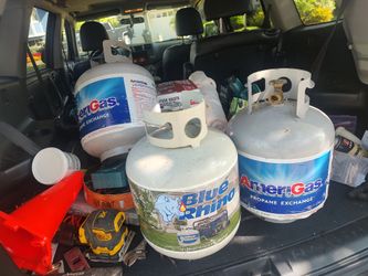3 empty propane tank