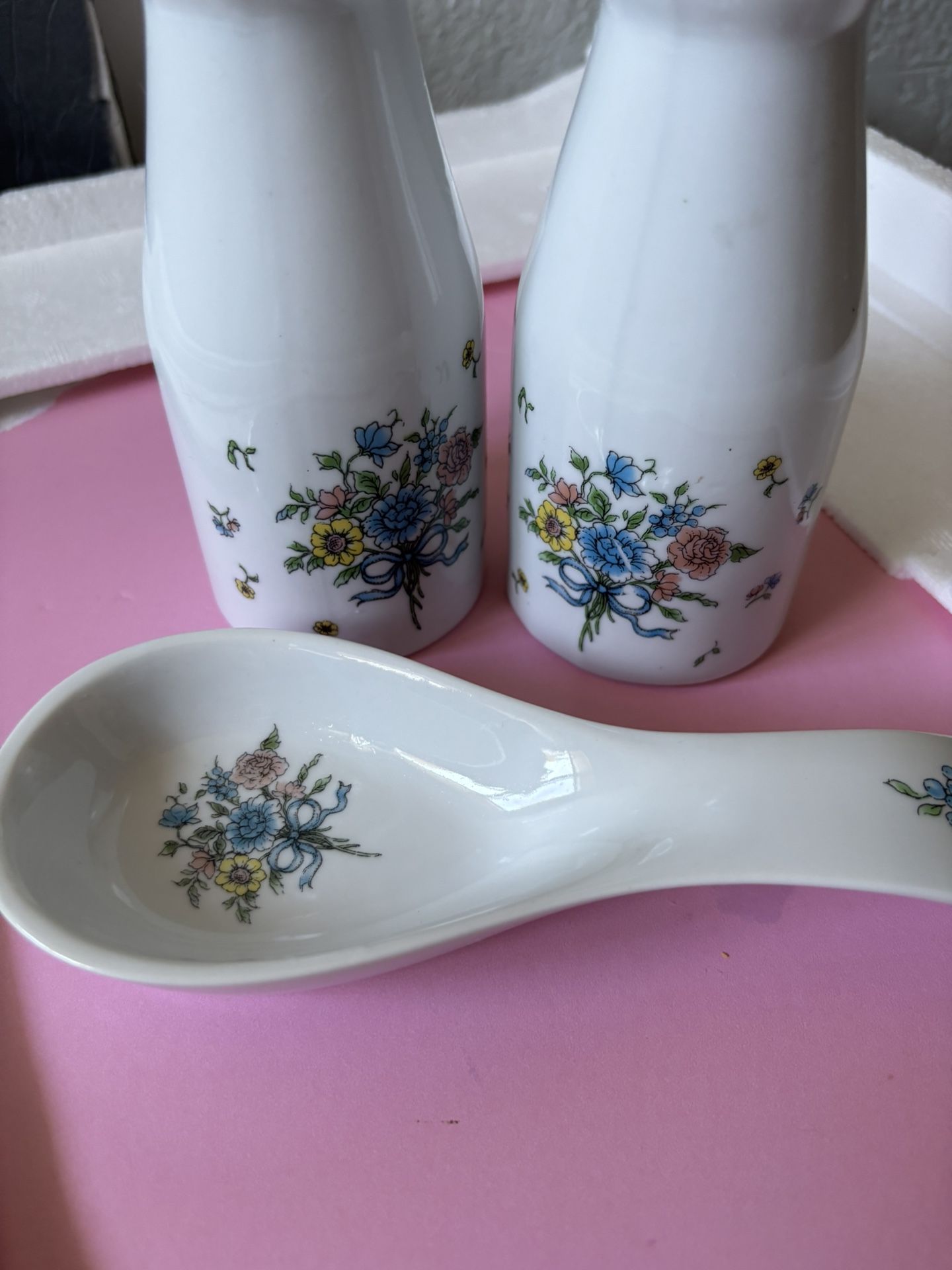 Antique Style S & P Shakers
