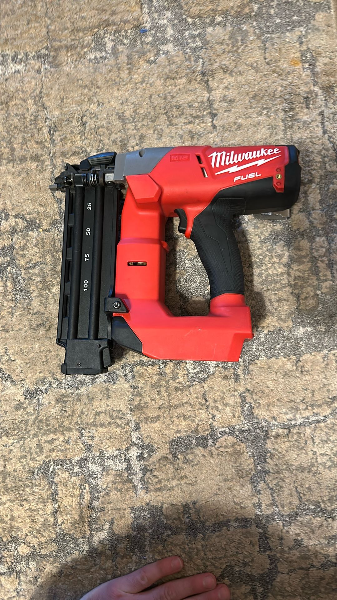 MILWAUKEE 2740-20 M18 FUEL 18 GAUGE BRAD NAILER (TOOL-ONLY) USED.
