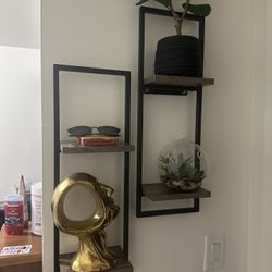 Shelves / Decor
