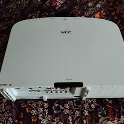 NEC Projector PA550W 