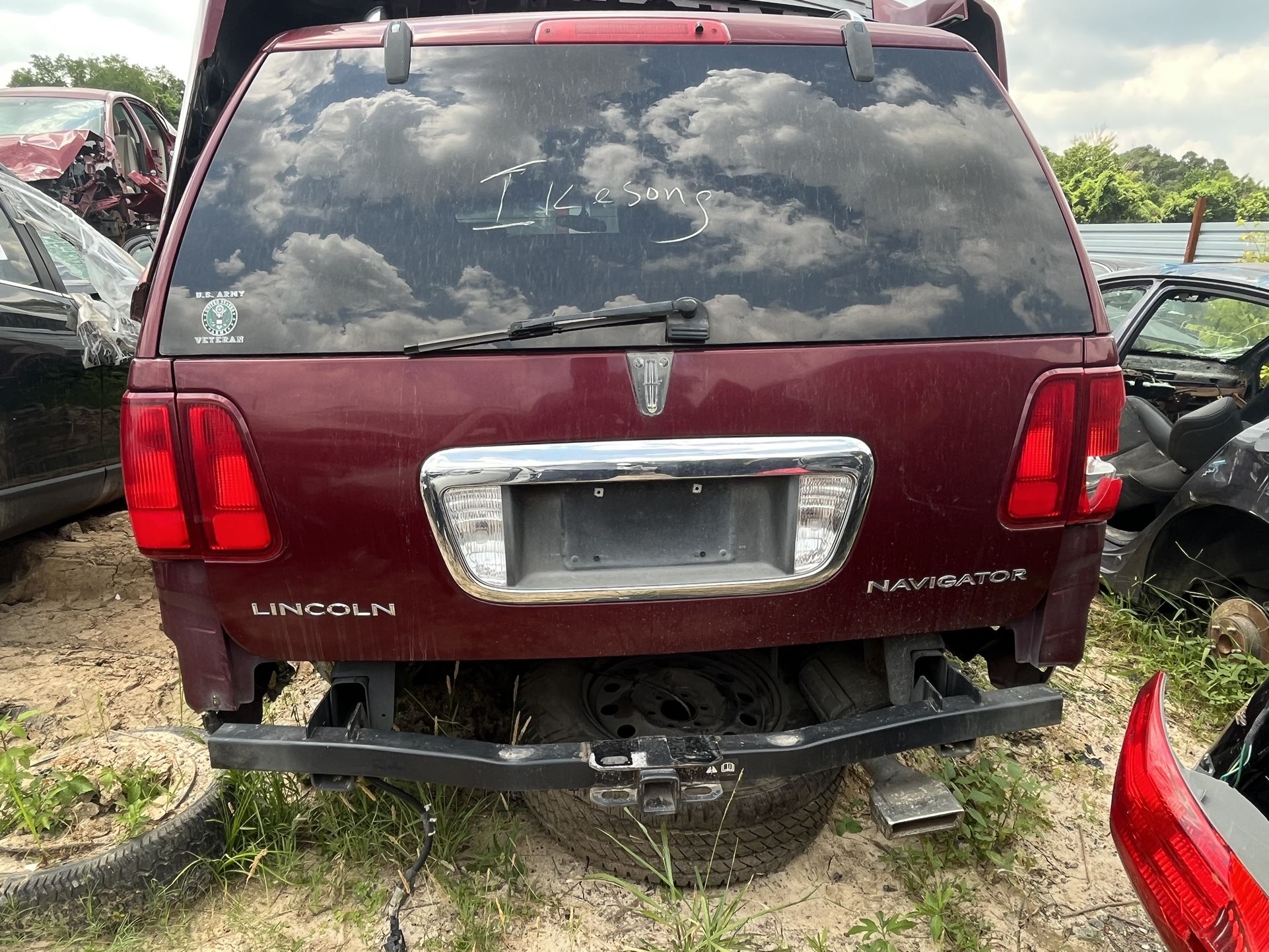 2004 Lincoln Navigator For Parts (20032006) for Sale in Houston, TX
