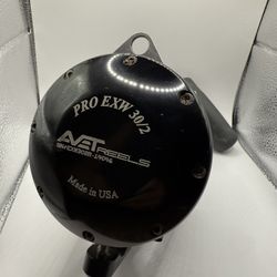 AVET Pro EXW 30/2 Reel- 2 Speed Wide BLUEFIN