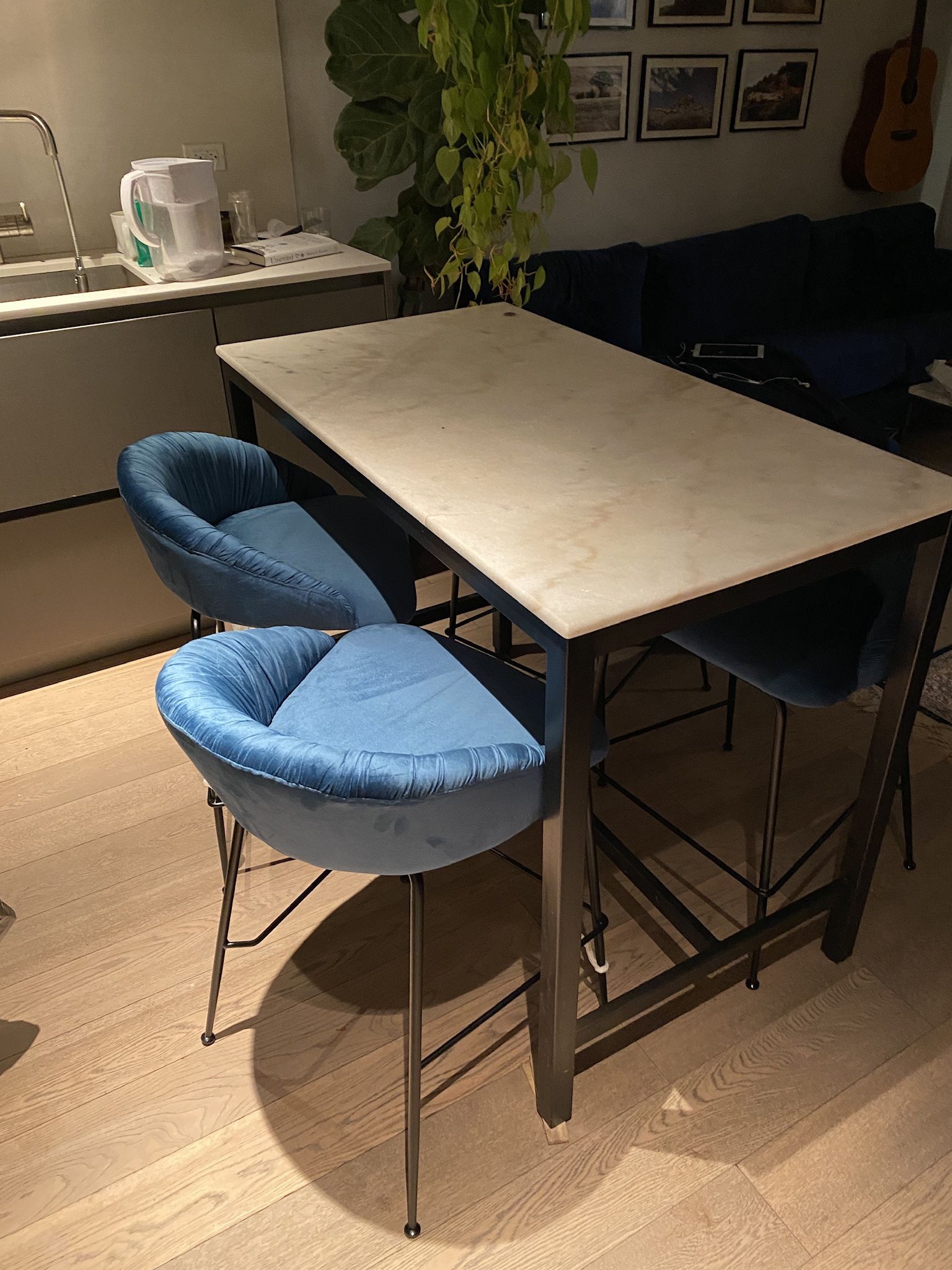 Marble table/Island with comfy stools