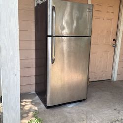 Refrigerator    Frigidaire 