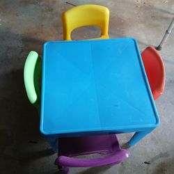 Child's Table And 4 Chadirs
