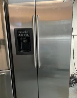 GE  Side By Side Stainless Steel Refrigerator Fridge
