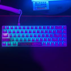 White RGB Mechanical Keyboard With Custom Japanese Keycaps