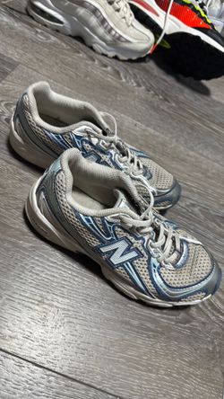Shoes size 2, in good condition