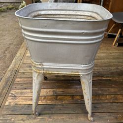 Antique Galvanized Wash Tub With Stand