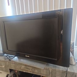Philips 32 Inch LCD TV Widescreen With UsB