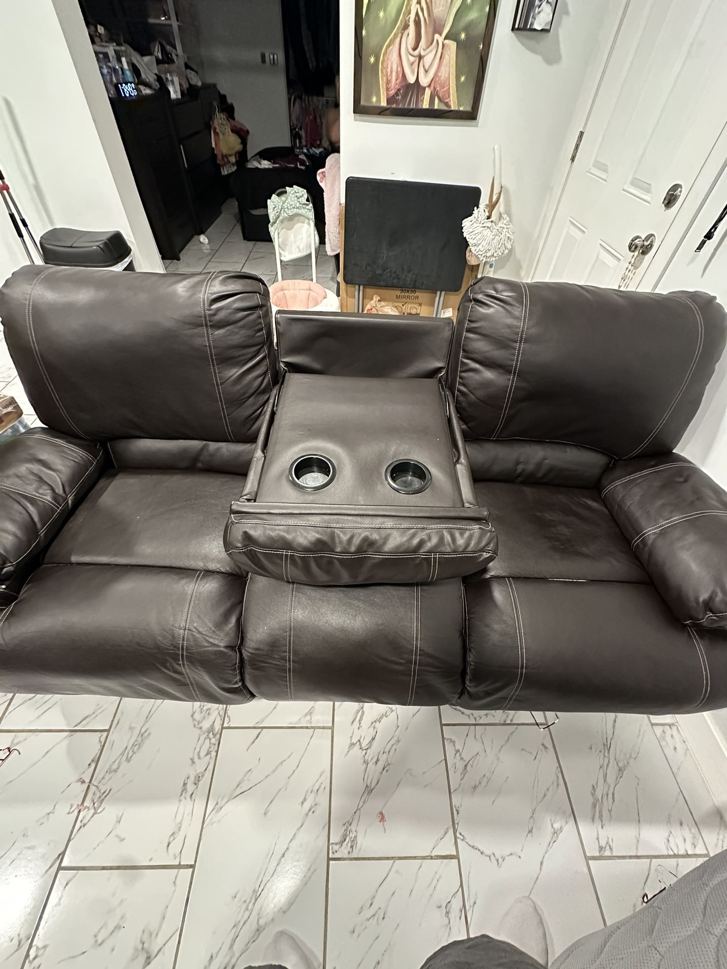 Black Couch With Recliner And cup Holder