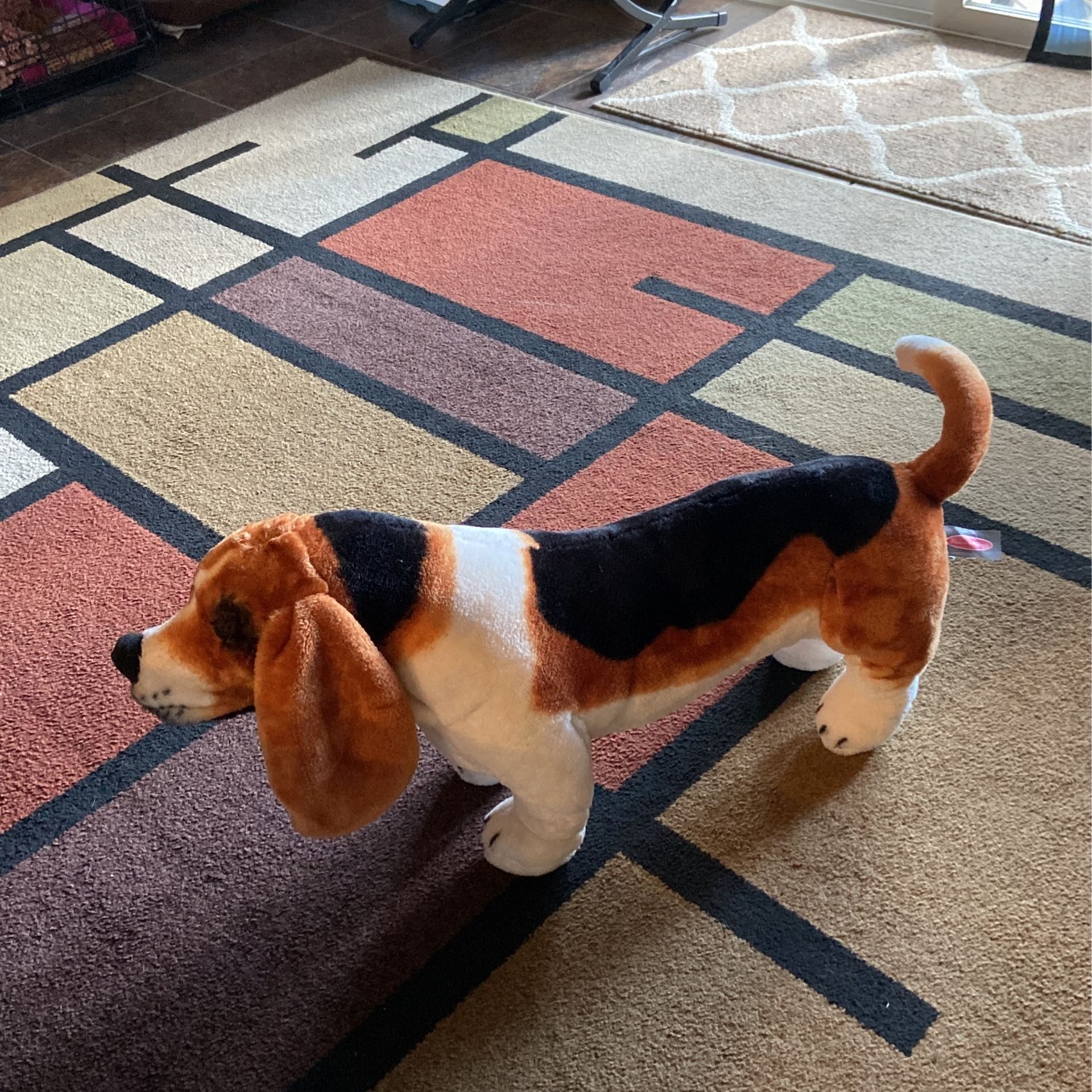 Life Like STUFFED 26” Melissa & Doug Basset Hound. Great Condition