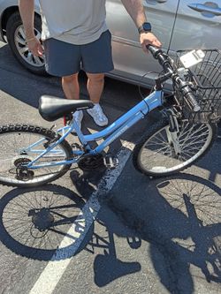 Roadmaster Mountain Bike with Front Basket 24-in