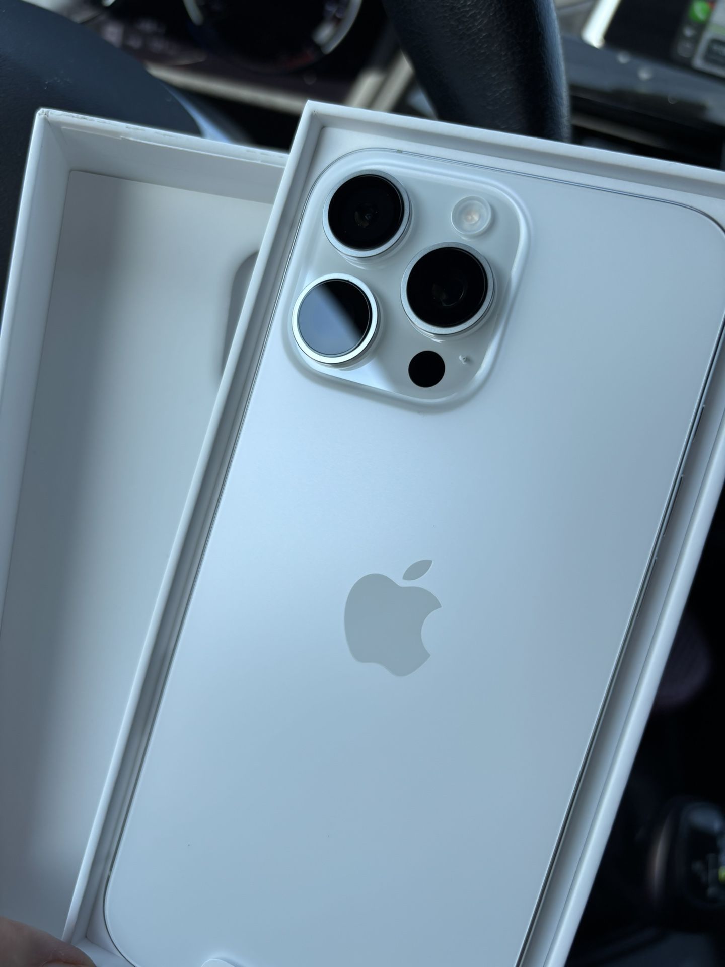 iPhone 16 Pro Max