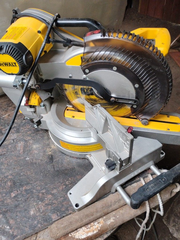 DeWalt 15 amps 12 in. Corded Dual-Bevel Sliding Compound Miter Saw