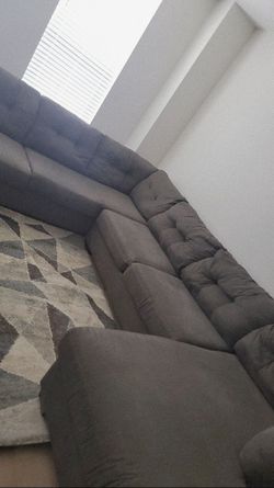 Large & Ultra-Comfortable 6 seater Sectional