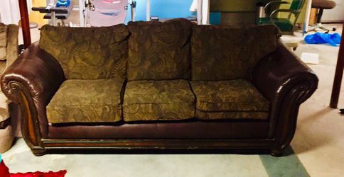 Comfy brown design sofa