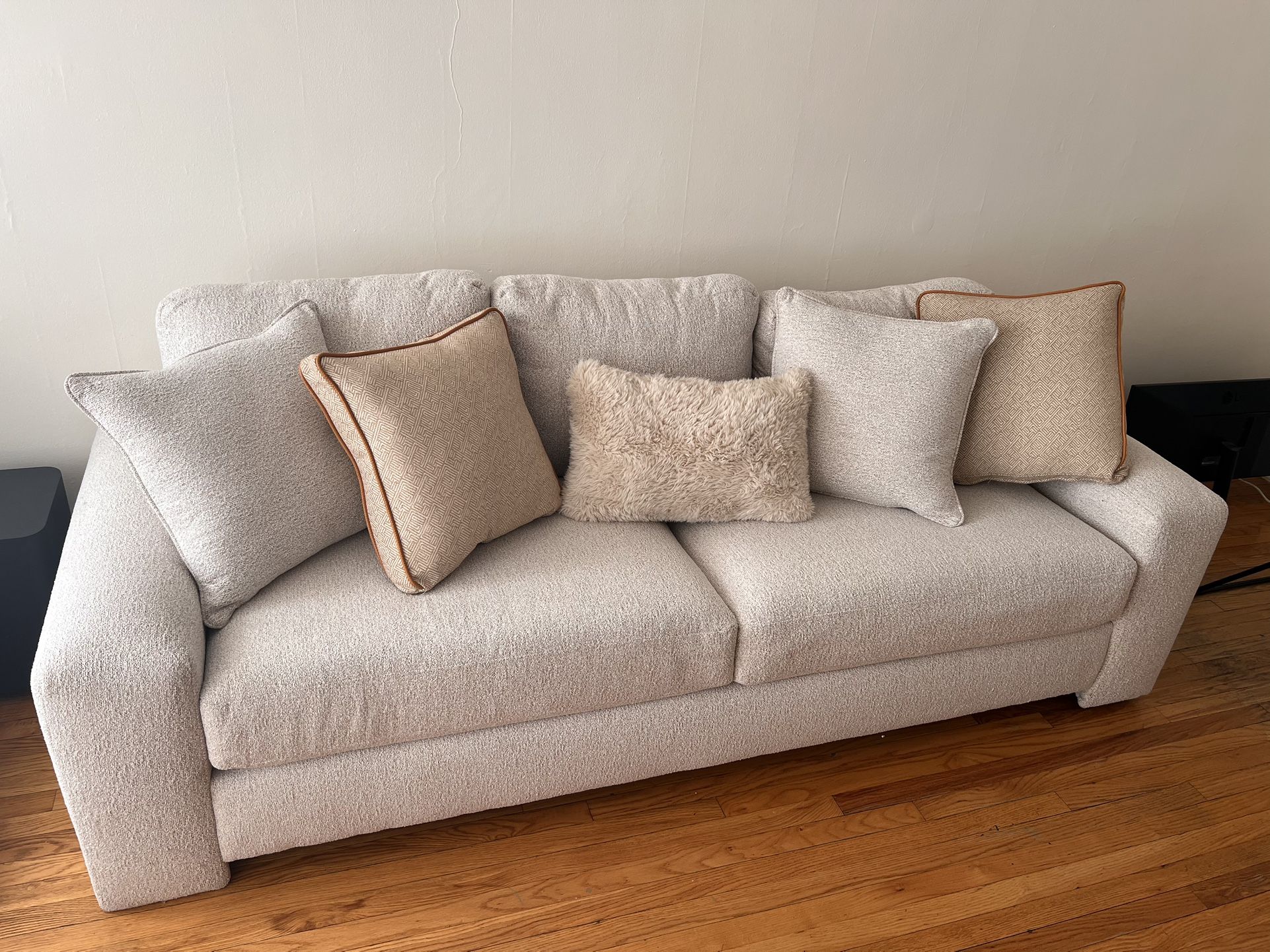 Modern Couch (Ivory/Cream)