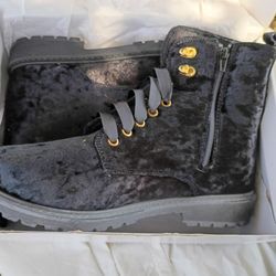 Women's black shoes boots (women's size 10)