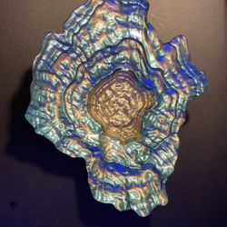 VINTAGE BLUE IRIDESCENT CENTER PIECE