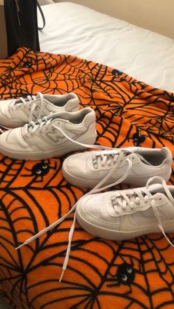 Tennis shoes