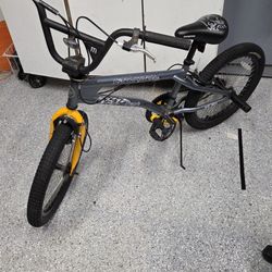 Mongoose invert 20" bike