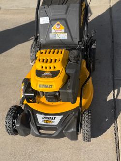DEWALT
21 in. 196cc E-GOV Engine 3-in-1 Gas RWD Self-Propelled Lawn Mower with High Rear Wheels