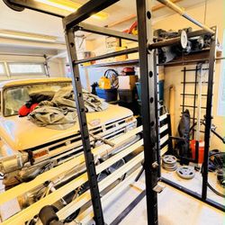 Power Cage With Lat Pull Down & Rowing Attachments 