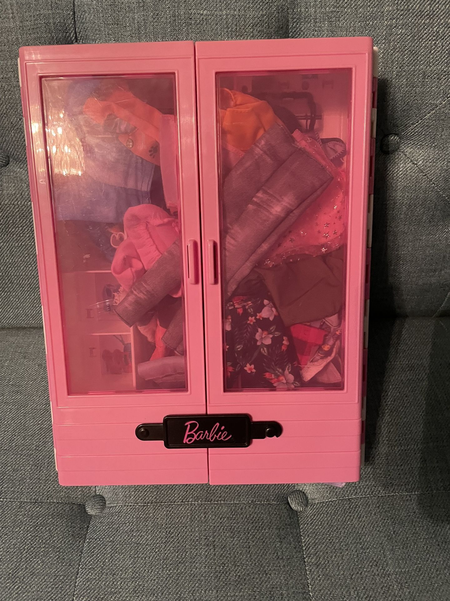 Mattel GBK11 Barbie Closet Doll and Accessories